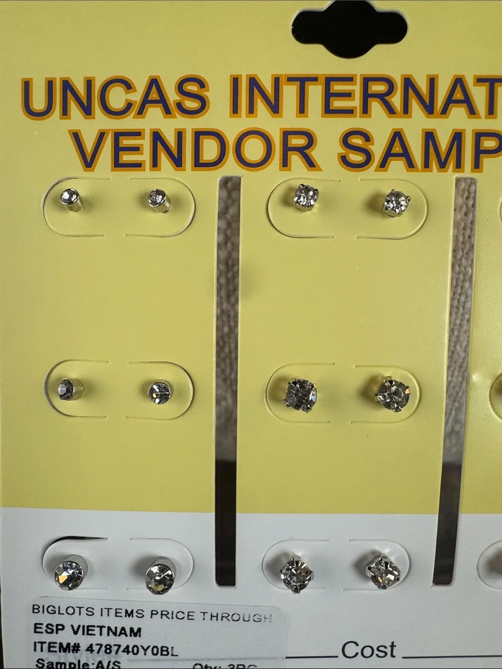 0814- Yellow Display Card with Silver Stud Earrings‎